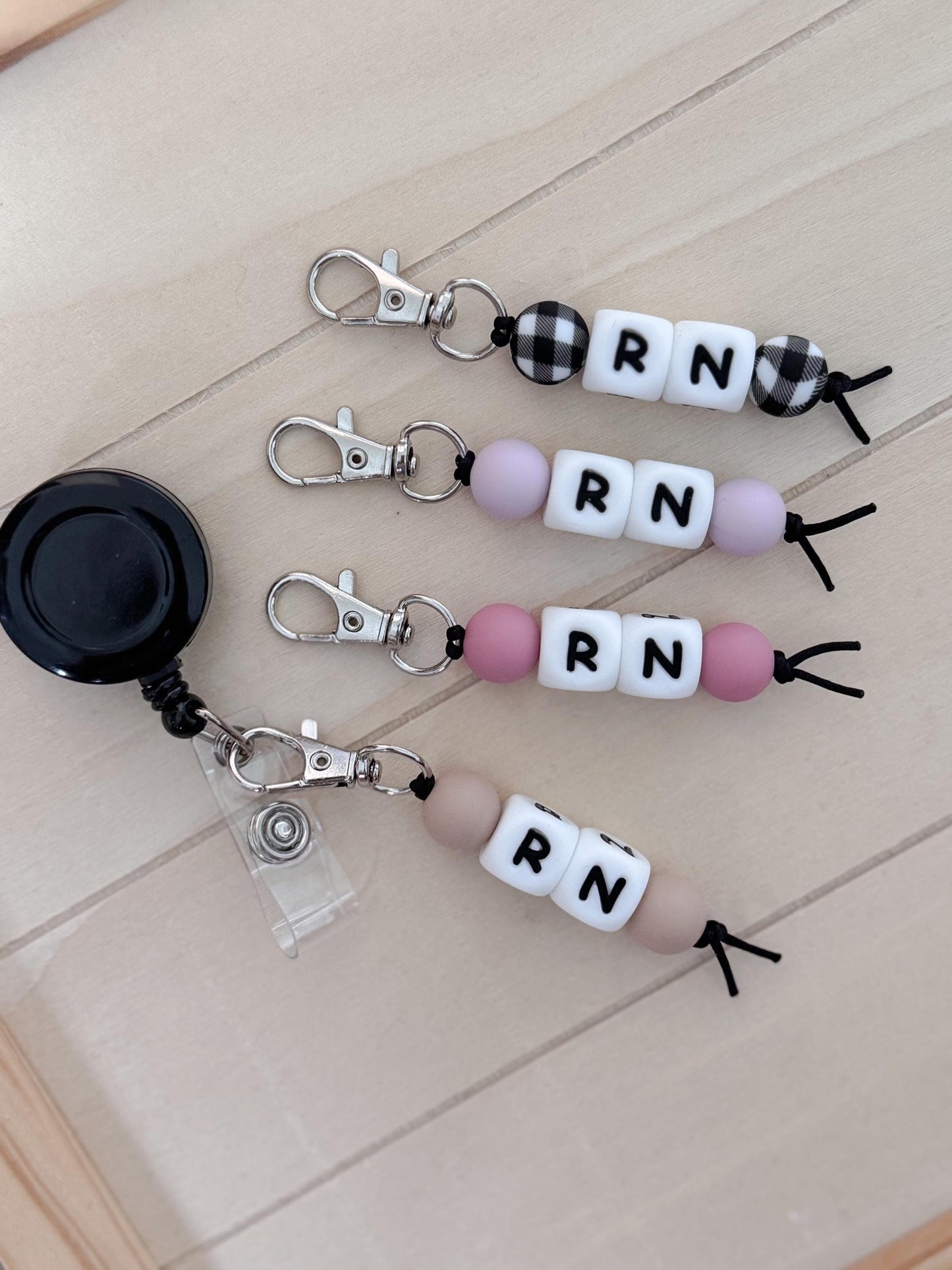 Rn beaded keychain nurse beaded badge reel silicone bead keychain new nurse gift nursing accessories badge buddy clip cute registered nurse