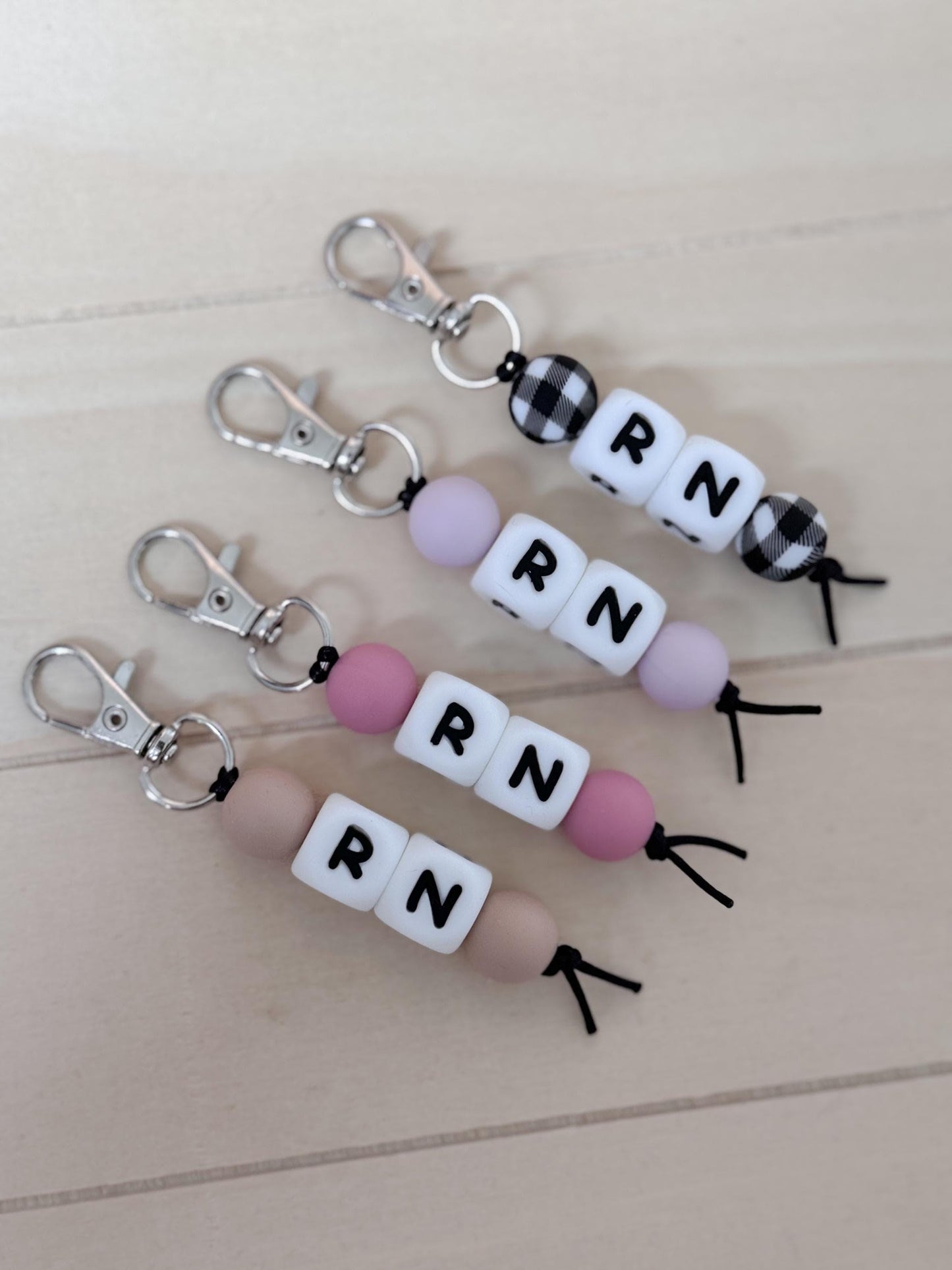 Rn beaded keychain nurse beaded badge reel silicone bead keychain new nurse gift nursing accessories badge buddy clip cute registered nurse